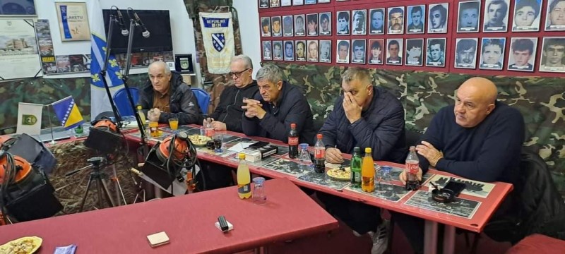 Predstavnici Udruženja na okupljanju veterana u povodu neustavnog djelovanja od strane rukovodstva bh entiteta "Rs"1